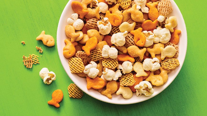 Preschool Snack: Goldfishes and Pretzles - Jonesing2Create